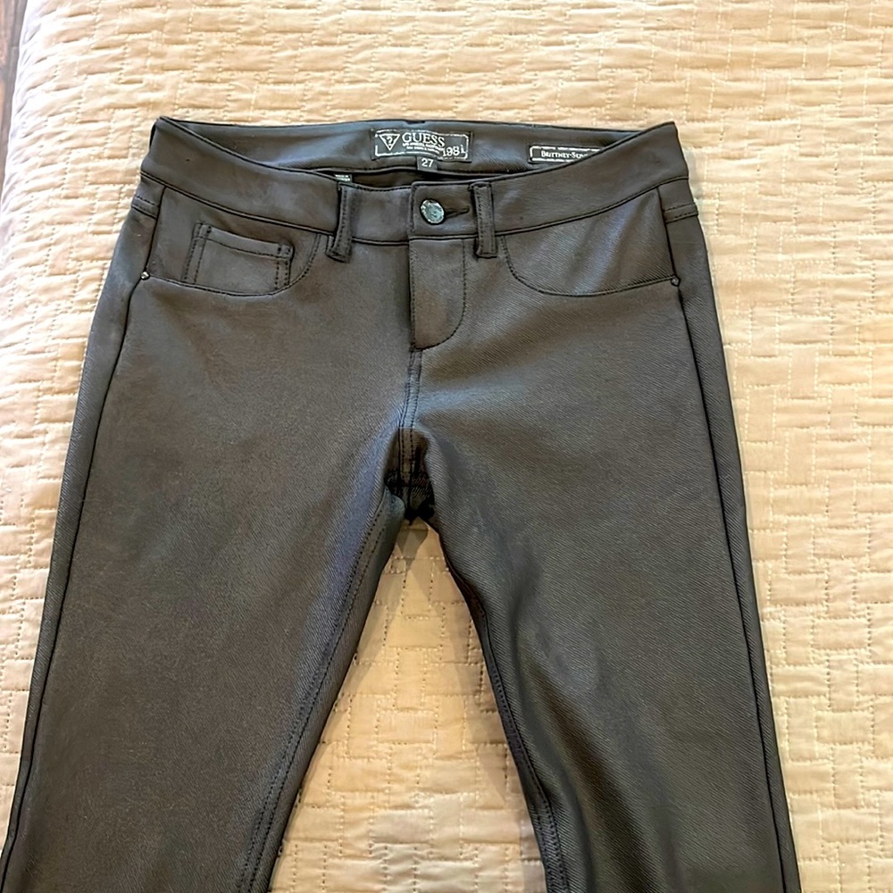 Guess jeans - Britney skinny by Guess.